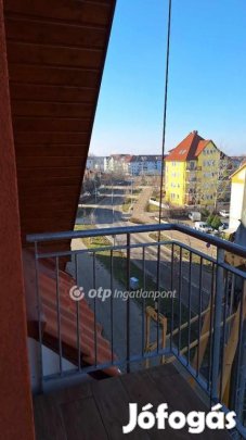 Szolnoki eladó 85 nm-es lakás