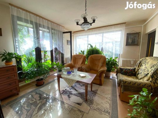 Szolnokon 5+1 szobás családi ház eladó!