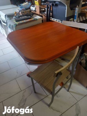 Szolnokon Eladó Ebédlő GAR.2 DB Székkel!