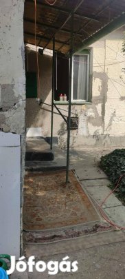 Szolnokon a Bimbó úton családi ház eladó