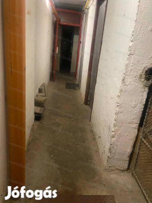 Szolnokon a Malom utcában 9 m2-s pince rekesz eladó!