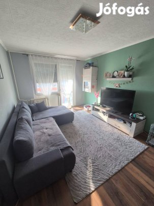 Szolnokon a Széchenyi lakótelepen lakás eladó