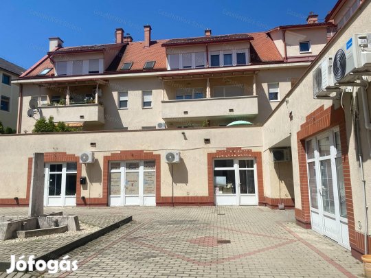 Szolnokon a Tófenék úton üzlethelyiség kiadó!