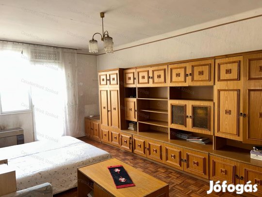 Szolnokon eladó téglalakás