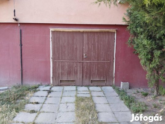 Szóló garázs a Pákozdiban
