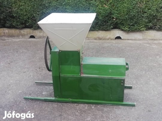 Szőlődaráló, bogyozó