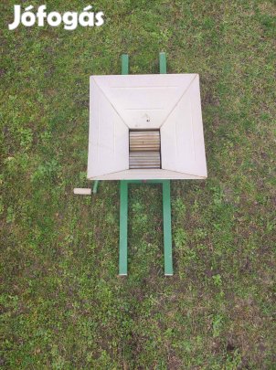 Szőlődaráló és prés