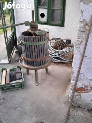 Szőlődaráló és szőlőprés