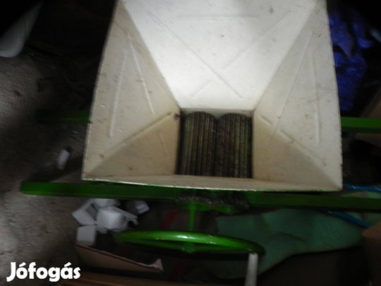 Szőlődaráló hibátlan állapotban. nagy