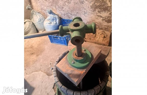 Szőlőprés kicsi kb 30 literes