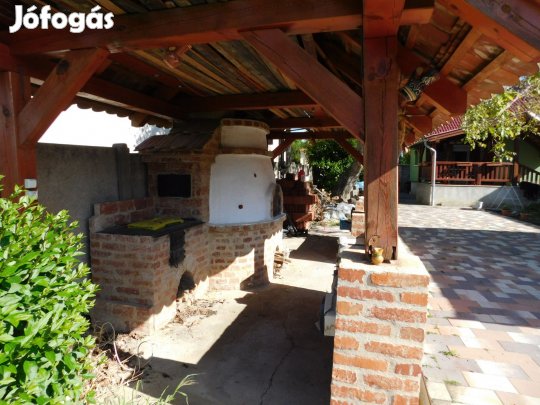 Szombathely Déli részén 3 szobás, dupla garázsos, nagy teraszos