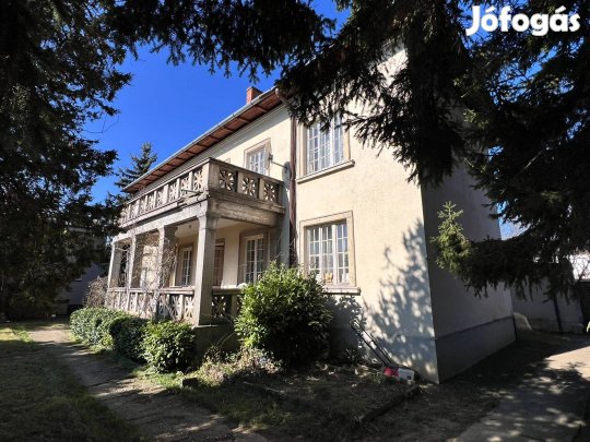 Szombathely Kámon két lakásos villaépület