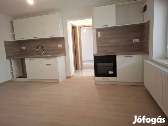 Szombathely belvárosában eladó különálló lakás