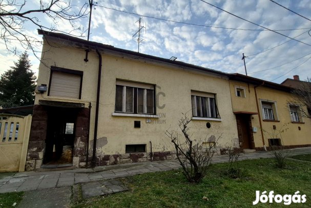 Szombathelyen  3 szobás ház eladó! Közel a belvároshoz!