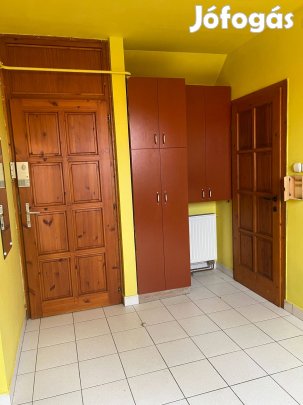 Szombathelyen jó állapotú, 2 szobás, II. emeleti lakás eladó