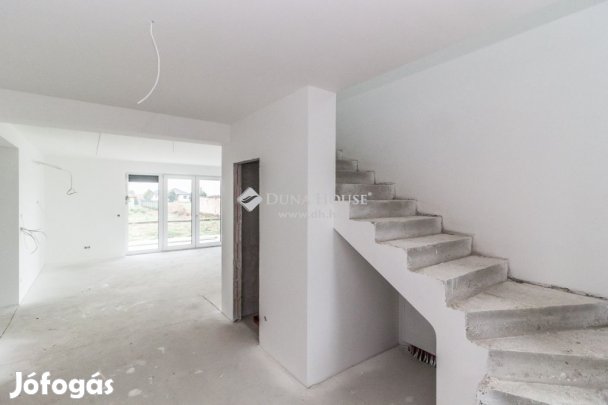 Szombathelyi 180 nm-es ház eladó