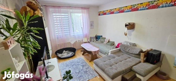 Szombathelyi 198 nm-es ház eladó