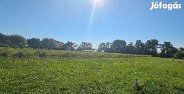 Szombathelyi 2790 nm-es telek eladó