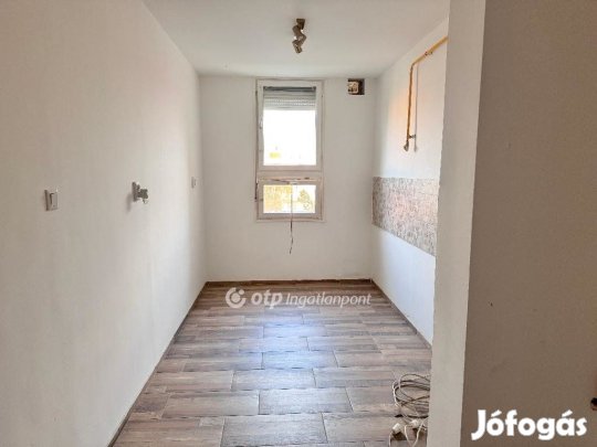 Szombathelyi 56 nm-es lakás eladó