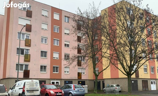 Szombathelyi belvárosi panellakás eladó