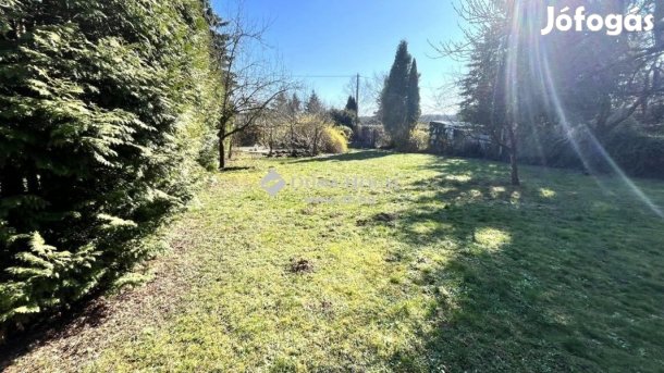 Szombathelyi eladó 1085 nm-es telek
