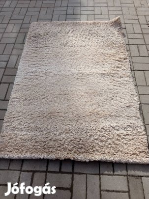 Szőnyeg megkímélt állapotban.