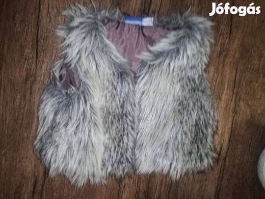 Szőrmés nyitott mellény