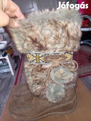 Szörmés varrott csizma