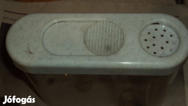 Szórólyukas háztartási doboz