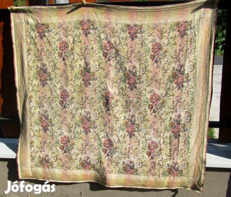 Szövött asztalterítő 136 x 125 cm