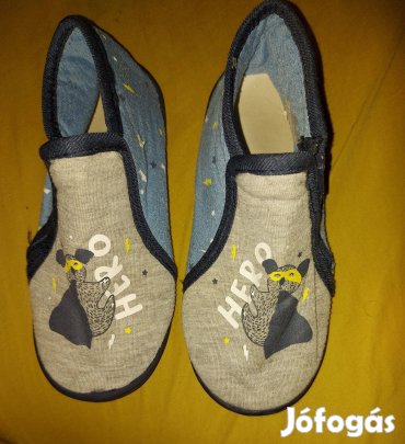 Szuperhősös oldalt zippzáros benti cipő