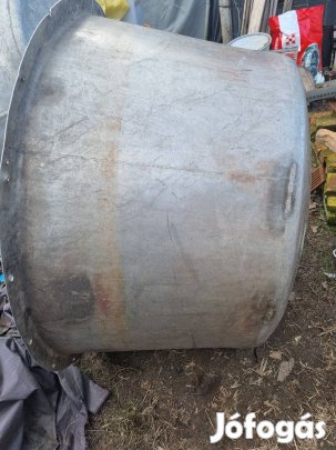 Szűretelő erjesztő fém kád 2db 500literes 