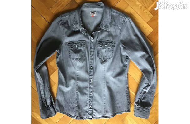 Szürke, gyöngyház patentos, női ing. Karcsúsított. 40-es