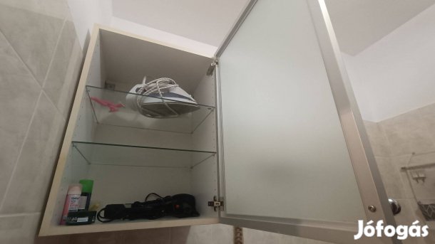 Szürke, üvegajtós fürdőszoba polc, szekrény
