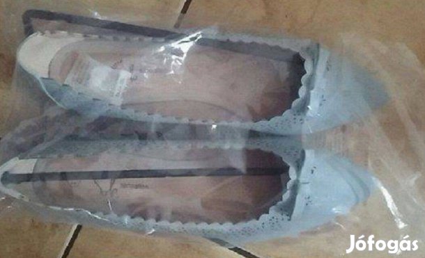 Szürke csipkemintás cipő 41