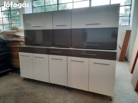 Szürke-fehér fényes konyhabútor (AO120)