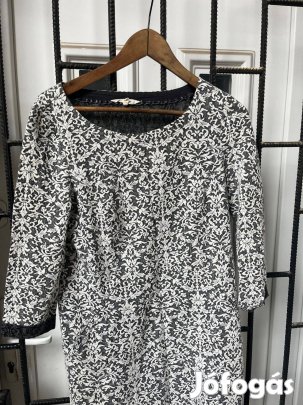 Szürke-fehér nyomott mintás női ruha