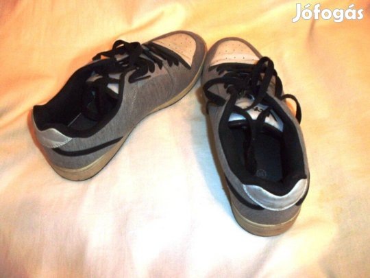 Szürke-fehér sport ujj cipő 39-es