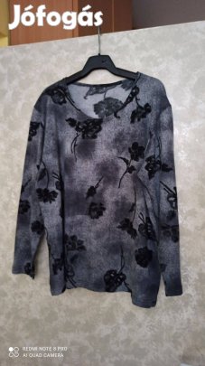 Szürke fekete virágmintás kötött pulóver