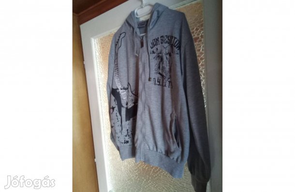 Szürke férfi kapucnis pulóver