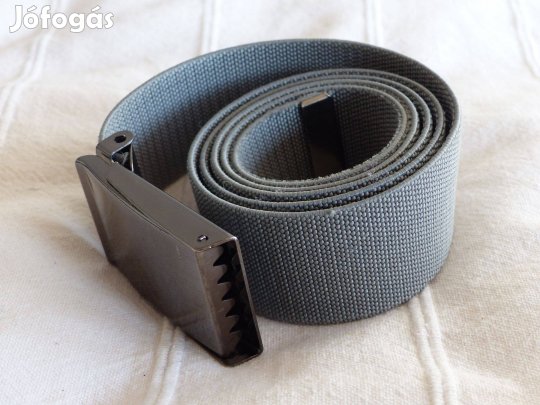 Szürke férfi öv