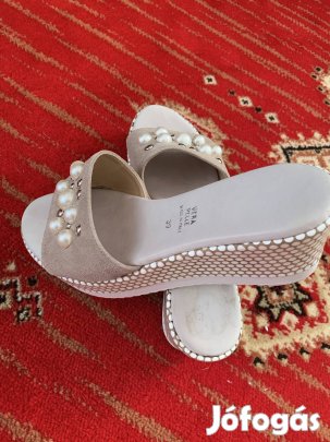 Szürke gyöngyös új platform papucs