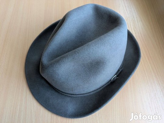 Szürke klasszikus kalap