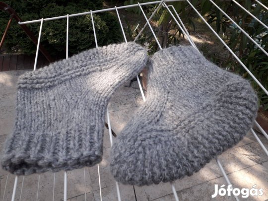 Szürke kötött mamusz