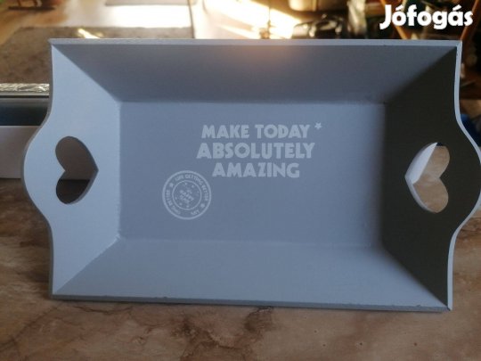 Szürke színű, fából készült dekorációs tálca eladó!