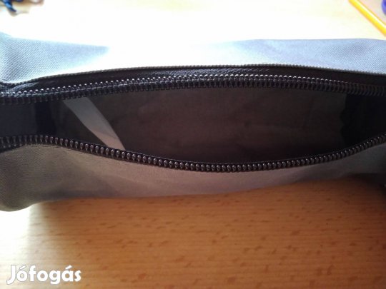 Szürke színű tolltartó