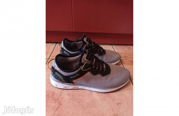 Szürke újszerű cipő 39 méret 2300 Ft