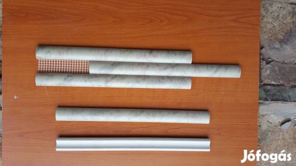 Szürkés márványmintás csempe dekor listello