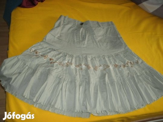 Szürkészöldes csípőtől loknis szoknya M méret