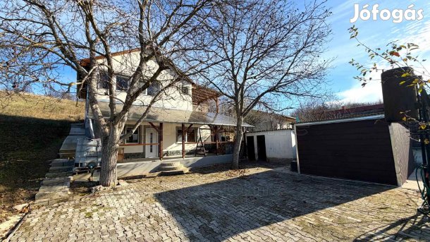 TÁJRA PANORÁMÁS LAKÓHÁZ SÁGVÁRON